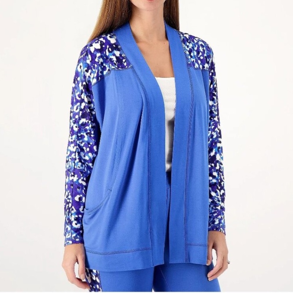 🌟5/$15🌟 NWT Isaac Mizrahi Vibrant Blue Patterned Cardigan
